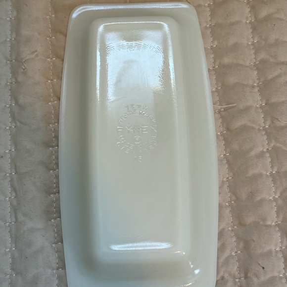 PYREX Vintage Crazy Daisy Butter Dish - Picture 3 of 3